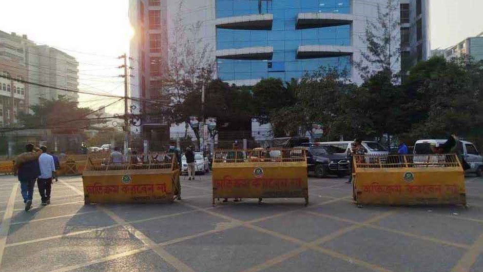 তফসিল ঘোষণাকে কেন্দ্র করে নির্বাচন ভবনে কড়া নিরাপত্তা